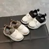 Zapatos deportivos para niños con parte superior de cuero, modelos populares de primavera y otoño, zapatos para bebés para niños y niñas, zapatillas casuales antideslizantes para correr para niños, disponibles para venta al por mayor