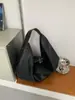 Bolsa feminina grande capacidade estilo retrô americano 2026 nova bolsa de ombro casual sob o braço, bolsa tote plissada preguiçosa para o dia a dia