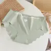 Calcinhas de seda gelada para mulheres, estilo fino de verão, fundo de algodão puro, novo design sexy sem costura, tanga respirável de cintura média com sensação de pele nude