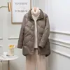 Chamarra de plumón de pato blanco de invierno ligera para mujer de longitud media talla grande suelta para chica gordita cuello alto delgada