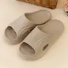 Pantuflas de EVA con sensación de pisar caca para hombre, uso en interiores en casa, antideslizantes, resistentes a olores, nuevo modelo 2026, sandalias deportivas de baño de alta gama