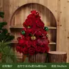 [Série de Natal] Plantas Verdes Simuladas Criam uma Atmosfera Natalina para Decorar Casas, Shoppings e Vitrines de Lojas de Roupas