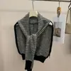 2025 Xale de Tricô Listrado em Cores Contrastantes Feminino Outono e Inverno Estilo Coreano Mais Fácil de Combinar Calor e Proteção Contra o Frio de Alta Qualidade Proteções de Ombro com Coletes