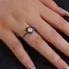 Deseo transfronterizo AliExpress moda estilo coreano plata antigua negro redondo blanco ópalo flor anillo suministro de fábrica venta al por mayor