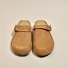 Sapatos Casuais Versáteis para Exterior, com Solado Plano, Sandálias estilo Birkenstock que Aumentam a Altura para Mulheres, Novos Sapatos Leves com Solado Macio Slip-On Primavera/Verão 2026