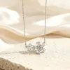 Flor Perlada Exquisita Cadena de Flor para Mujer Zirconia Micro-incrustada Simple Lujo Ligero Pequeño Moda Versátil Colgante Joyería