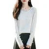 Camiseta de manga larga para mujer con cuello redondo, encaje bordado tridimensional, en color blanco roto, con un delicado diseño de punto de ganchillo, perfecta como capa interior suave y elegante o top base.