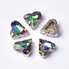 Atacado do Fabricante Grau Especial A Strass de Cristal K9 Coração de Pêssego Inclinado com Base Pontiaguda, Strass Irregulares com Garras para Roupas, Sapatos, Decoração de Embalagens, Strass para Nail Art