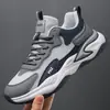 Novos sapatos masculinos de primavera e outono: tênis atléticos de malha respirável, modernos e versáteis, com solas grossas, adequados para uso casual, corrida e como estilosos "dad shoes"