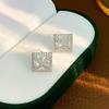 Light Luxury High-end Crystal Rock Sugar Square French Ear Buckle Simples Requintado Design de Nicho Brincos de Moda para Mulheres