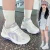 Zapatos Deportivos de Verano para Niños Malla Transpirable Zapatos Blancos Casuales Versátiles para Niñas Niños Medianos y Grandes Zapatos de Running Antideslizantes