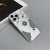 Funda de teléfono náutica en blanco y negro, moderna y elegante, para iPhone 18pm, con un diseño simple de ruta de avión y ofreciendo protección contra caídas