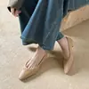 Sapatos de trabalho de salto baixo em pele de ovelha 2026 outono finos de salto médio para o trabalho bico quadrado nude totalmente em couro rasos de salto baixo para mulheres