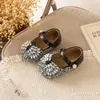 Sapatos de Couro para Meninas 2026 Nova Coleção Primavera/Outono Sapatos Mary Jane Estilosos Infantis Sapatos Princesa Bebê Laço de Strass Sapatos Pequenos de Couro