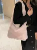 Colección de otoño 2026 transfronteriza: bolso de hombro suave de felpa para mujer, diseño moderno y minimalista, gran capacidad, bolso esponjoso