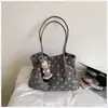 Bolsa transfronteiriça de camurça com poá para mulheres, nova bolsa de ombro vintage de outono 2026, bolsa de mão tote grande capacidade para o dia a dia