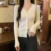 Cárdigan de punto para mujer para primavera y otoño 2024, estilo nuevo, corte ajustado, elegante suéter gris con cuello en V, top de capa base
