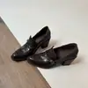 Hebilla de cinturón retro tacón grueso 2026 nuevos mocasines slip-on planos para commuting estilo británico elegante zapatos pequeños de cuero para mujer