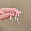 Novos Brincos de Clipe de Flor e Pérola 2025 para Mulheres, Brincos de Luxo Leve de Alta Qualidade, Argolas de Orelha Tipo Bobina de Mosquito, Acessórios para Orelha