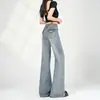 Nuevo producto: Jeans retro para mujer coreana, naturalmente atractivos, ligeramente acampanados con un diseño de botón en el bolsillo trasero, admite envío directo