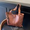 Bolsa Grande de Couro Estilo Retrô para Mulheres Outono/Inverno 2026 Nova Bolsa de Ombro Elegante para Trabalho Versátil Bolsa Tote