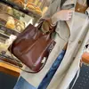 Bolsa Tote Nova Outono e Inverno Feminina Grande Capacidade Moda Atmosfera Couro Bovino Curtido Vegetal Bolsa Transversal de Couro Genuíno para o Dia a Dia