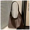 Bolsa tote de gran capacidad estilo coreano, perfecta para los desplazamientos al trabajo, con un diseño sofisticado, disponible en marrón y múltiples colores, y se puede llevar como bolso de hombro o bolso cruzado