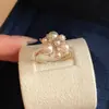 Anel aberto vintage estilo francês com pérola redonda e zircônia cúbica, uma joia de nicho e sofisticada para o dedo indicador, com um design cool e elegante, perfeito para mulheres