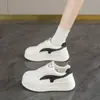 Zapatos deportivos casuales versátiles, transpirables y antideslizantes, cómodos con cordones para estudiantes, que aumentan la altura, nuevo estilo 2026, zapatos blancos para mujer, suela gruesa de otoño