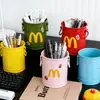 Porta Plumas Cilíndrico de Hierro Forjado Creativo con Asa y Doble Oreja, Maceta de Metal Color Caramelo, Contenedor de Plumas Estudiante DIY para Escritorio