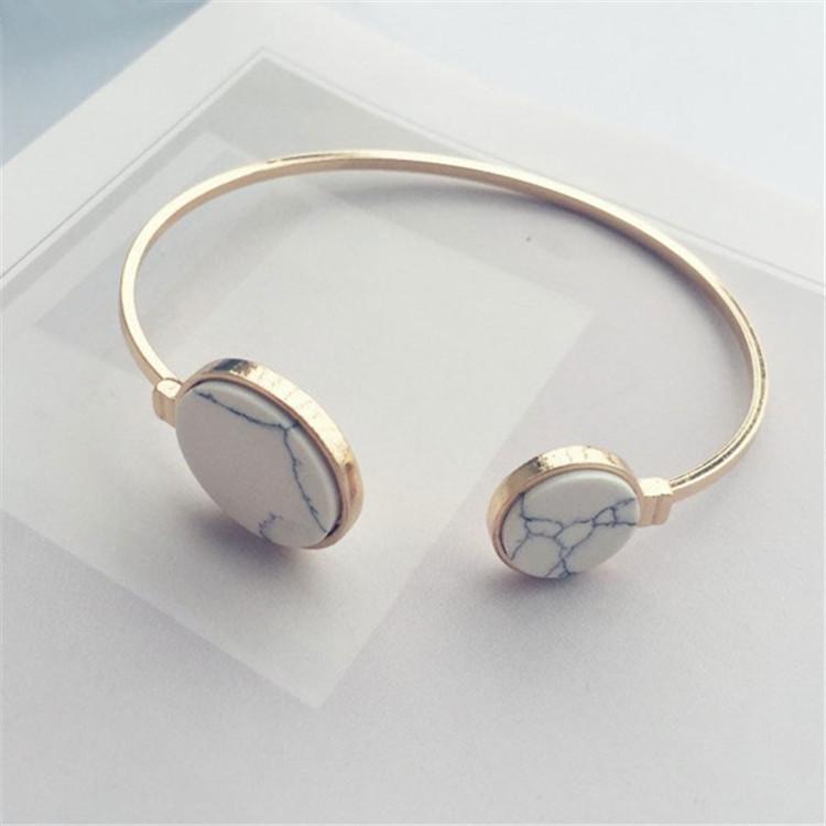 3020826233_1942657147