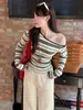 Camiseta Retro de Manga Larga con Cuello Asimétrico Estilo Perezoso para Mujer, Nuevo Modelo de Principios de Otoño, Corte Ajustado, Favorecedor, Top sin Hombros