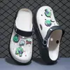 Zapatos Croc para Hombre 2025 Nuevo Verano Ropa Exterior Suela Gruesa Exterior Playa Pareja Chanclas Baotou para Mujer