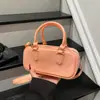 Bolsa Feminina de Alta Qualidade 2025 Bolsa para o Dia a Dia Macaron Bolsa Baguete Design Simples de Nicho Bolsa de Ombro Bolsa Transversal para Mulheres