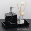 Kit de artículos de tocador de baño europeo para hotel Baño de habitación modelo Adornos de baño Botella de desinfectante de manos Botella de loción Juego de bandeja