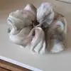 Goma para el pelo tipo scrunchie de malla con degradado tie-dye estilo francés, con un tacto elegante y sofisticado, para mujeres