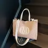 Bolsas Tote Populares Mais Vendidas na Europa e América para Mulheres 2025 Transfronteiriças Novas Tendências Letras Presbiópicas de Mão e Transversais