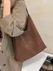 Bolso de hombro elegante y versátil, perfecto para el día a día, con un diseño nuevo, gran capacidad y un hermoso patrón tejido. Este bolso tote de moda es ideal para el otoño de 2026