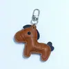 Huayang Llavero Colgante de Cuero de Caballo Personalizable Accesorios Decoración de Bolso DIY Llavero de Joyería PU Venta al por Mayor
