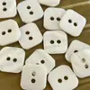 Botões de Concha Irregulares em Estoque Quadrados Pérola de Água Doce Natural Concha Natural Botões de Concha Planos Botões para Costura à Mão