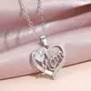 Joias de Estilo Europeu e Americano Personalizadas com Diamantes, Colar com Letra 'Mom' em Formato de Coração, Pequeno Presente para o Dia das Mães, Pingente para Feriado de Amor