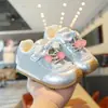 Sapatos Agan com Pingente de Cereja para Meninas 2026 Outono Nova Moda Versátil Leve Tênis Casual Esportivo para Bebês Meninas