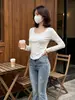 Camiseta feminina de manga longa com ombros retos, estilo curto slim fit outono e inverno, gola sexy com abertura de botões, top interno, camisa básica moderna para garotas estilosas