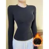 Saia justa e top de base, um look completo para outono/inverno para um visual estiloso, incluindo uma saia curta e uma camiseta de manga longa, um conjunto simples para mulheres, coleção de outono
