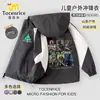 Chaqueta para Niños Delta Weichong Weilong Rosa Dorado Grabado Cortavientos Infantil Abrigo con Capucha para Primavera y Otoño