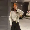Camiseta de manga larga con cuello fruncido y hombros descubiertos para mujer, nuevo diseño de otoño, estilo nicho, corte ajustado, favorecedora y disimuladora
