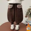 Pantalón de chándal de una pieza de forro polar para niña Otoño/Invierno 2026 Nuevo estilo Coreano para bebé Pantalones de farol Ropa de invierno Pantalones largos engrosados para niños