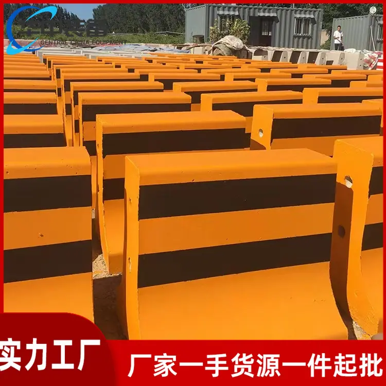 钢筋水泥隔离墩01
