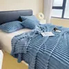 Manta de imitación de conejo ancha y gruesa personalizada por el fabricante para siestas, cubierta de sofá de oficina, manta de franela de regalo