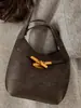 Bolso Pequeño de Mano para Mujer 2025 Invierno Nuevo Bolso de Hombro de Aspecto Elegante Retro para el Trabajo y los Viajes Diarios Bolso Cruzado Tipo Cubo